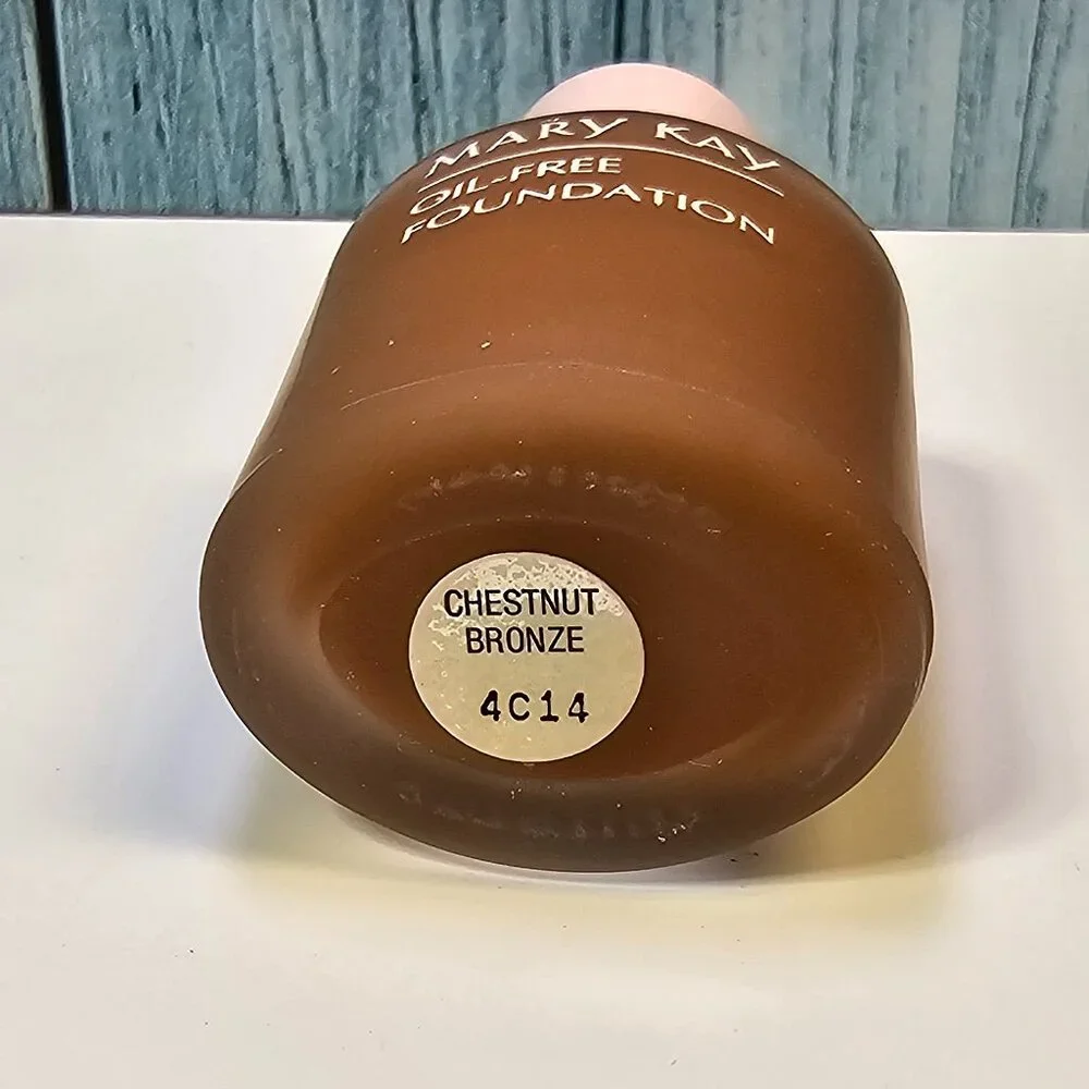 Mary Kay Oil-Free Foundation - Chestnut Bronze‎ #3870 - NIB Old Stock